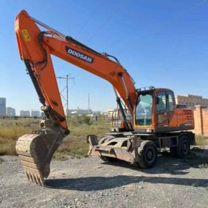 Doosan-DX210-Wheel-Excavator-01