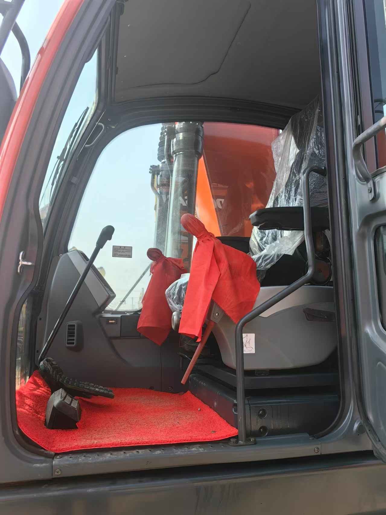 Doosan DX225 Excavator