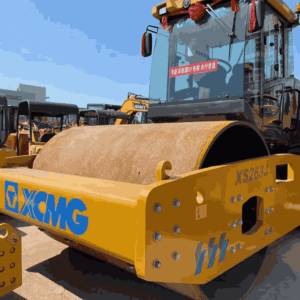 XCMG-XS263J-Roller-04