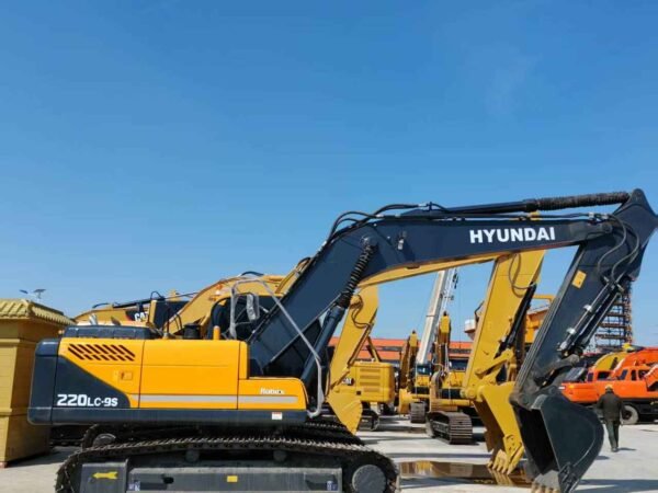 Hyundai 220LC-9S Excavator