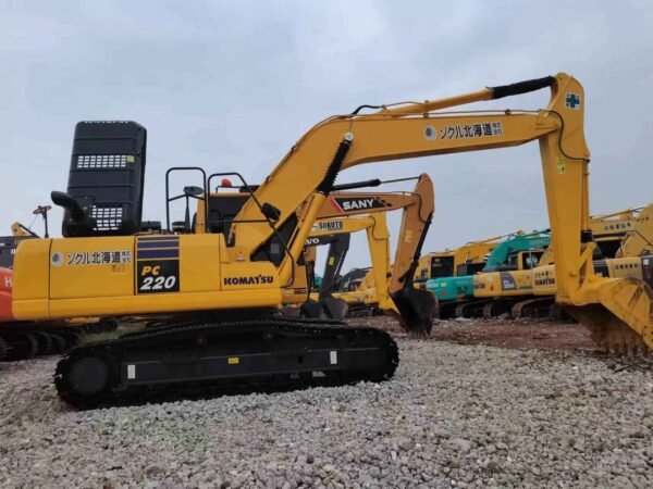 Komatsu PC220 Excavator