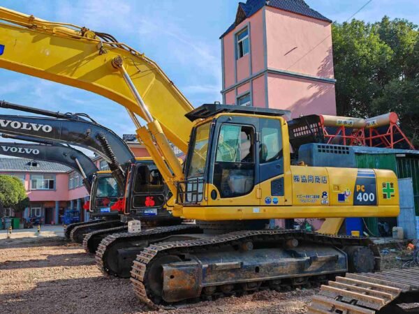 Komatsu PC400 Excavator
