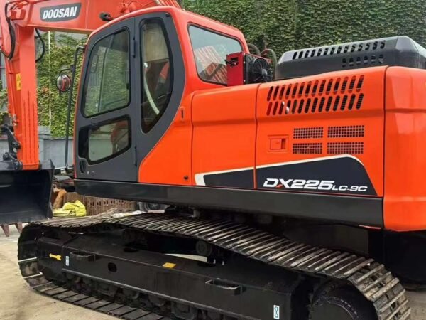 Doosan DX225-9C Excavator