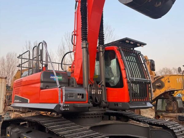Doosan DX300 Excavator