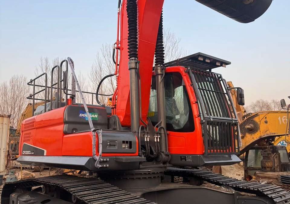 Doosan DX300 Excavator