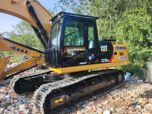 Caterpillar 323D2L Excavator