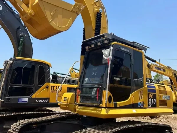 Komatsu PC210 Excavator